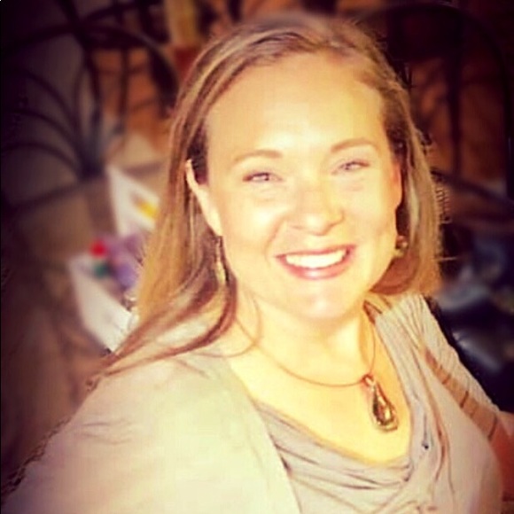 Meet your Posher, Deanna - Picture 5 of 5